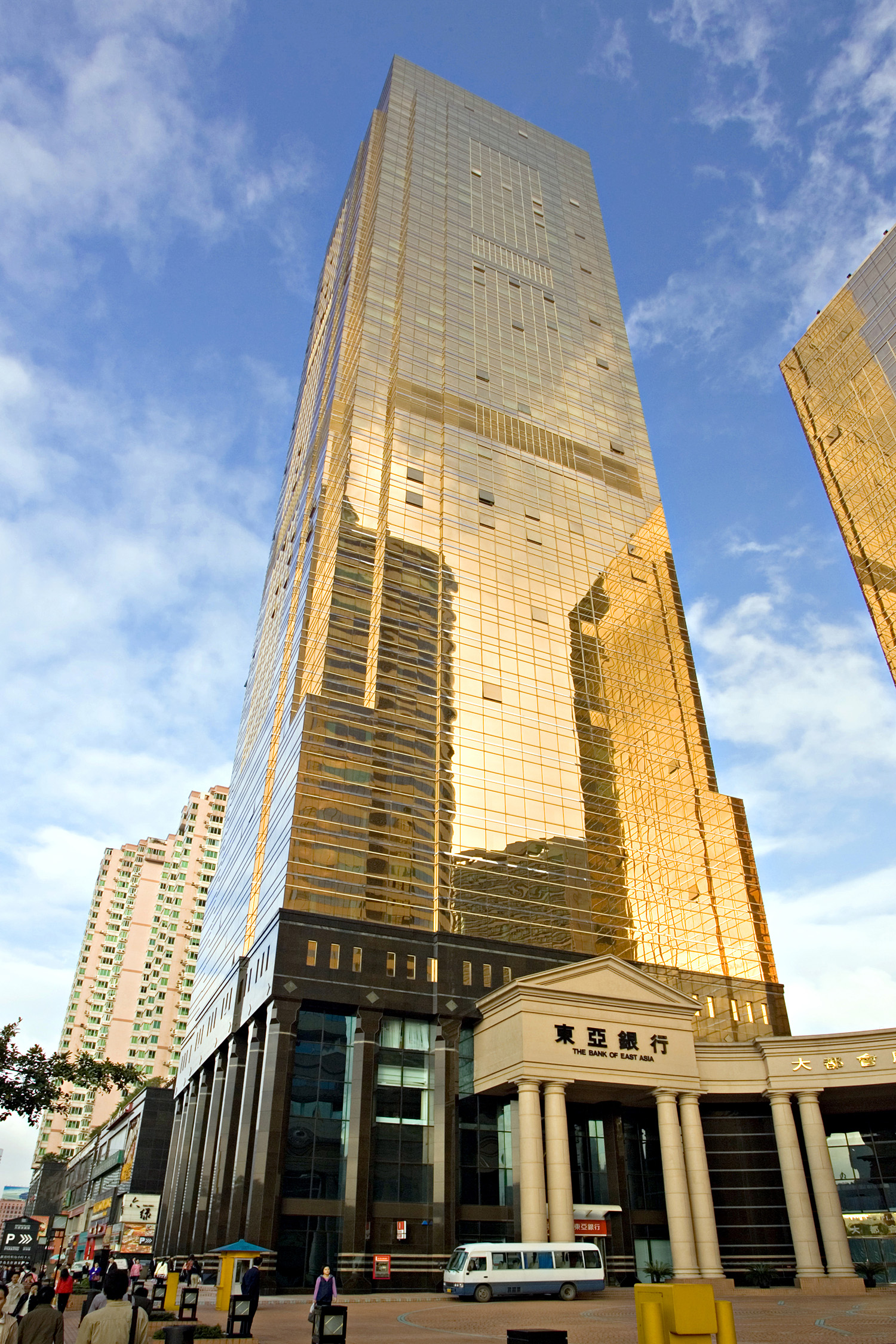 Metro Plaza I - Night view from the east 