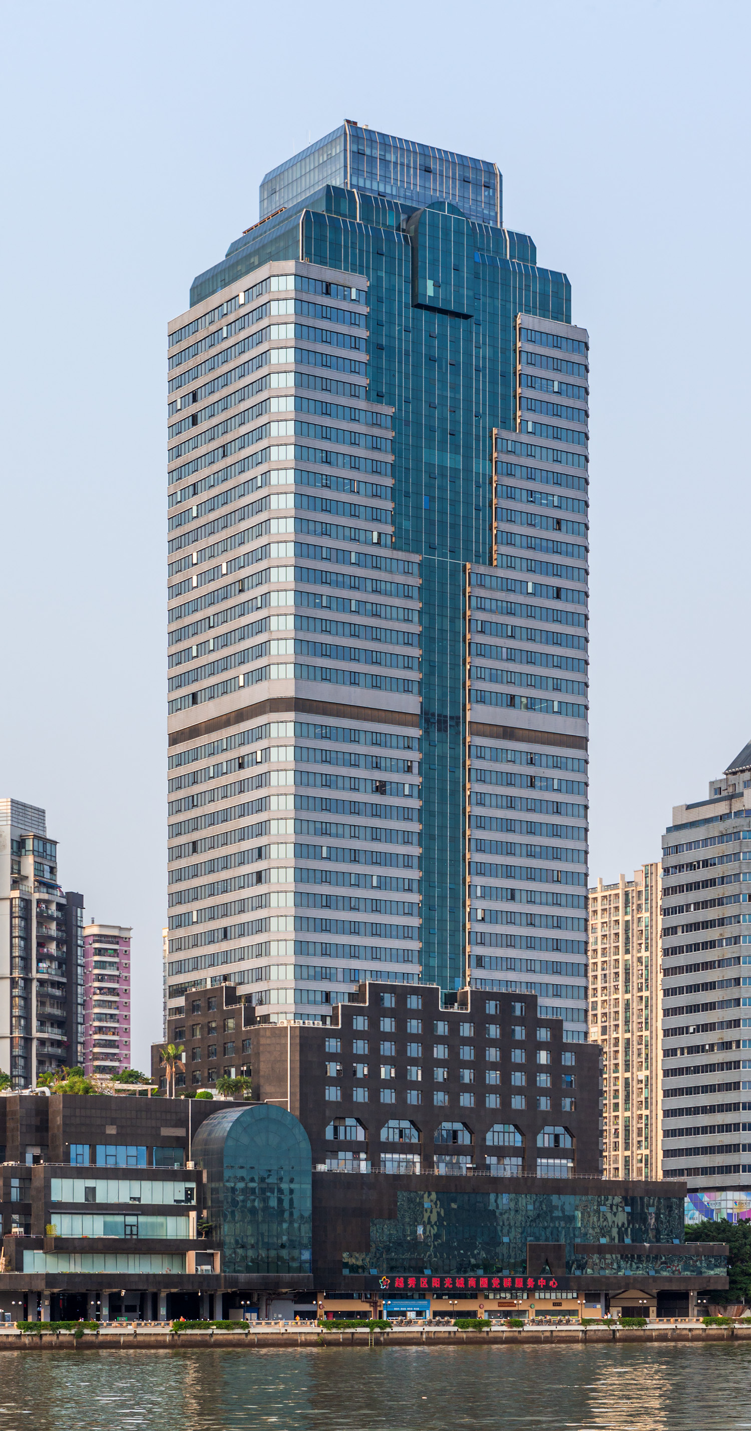 Riverside Hotel Central Tower - View from the southwest 