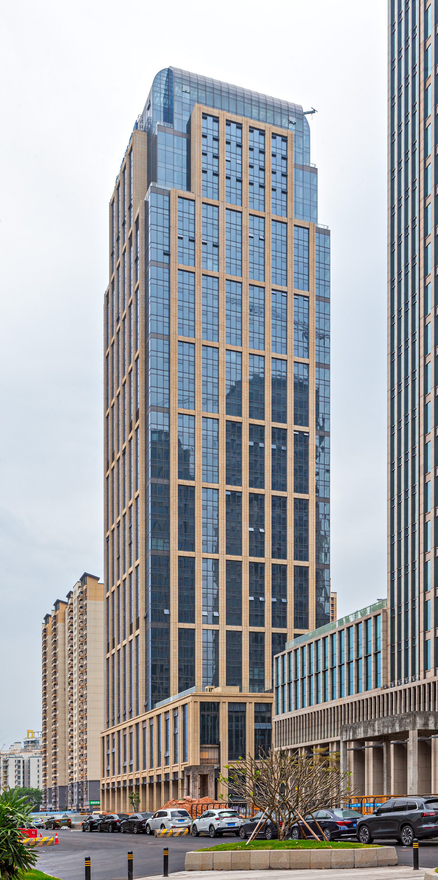 Xinhua Insurance Plaza - View from the west 