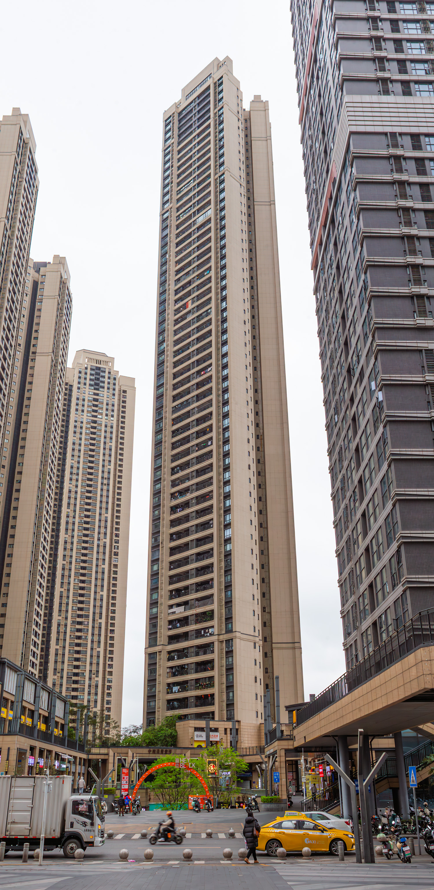 Zhonghai Huawan Apartments Tower C11 - View from the northeast 