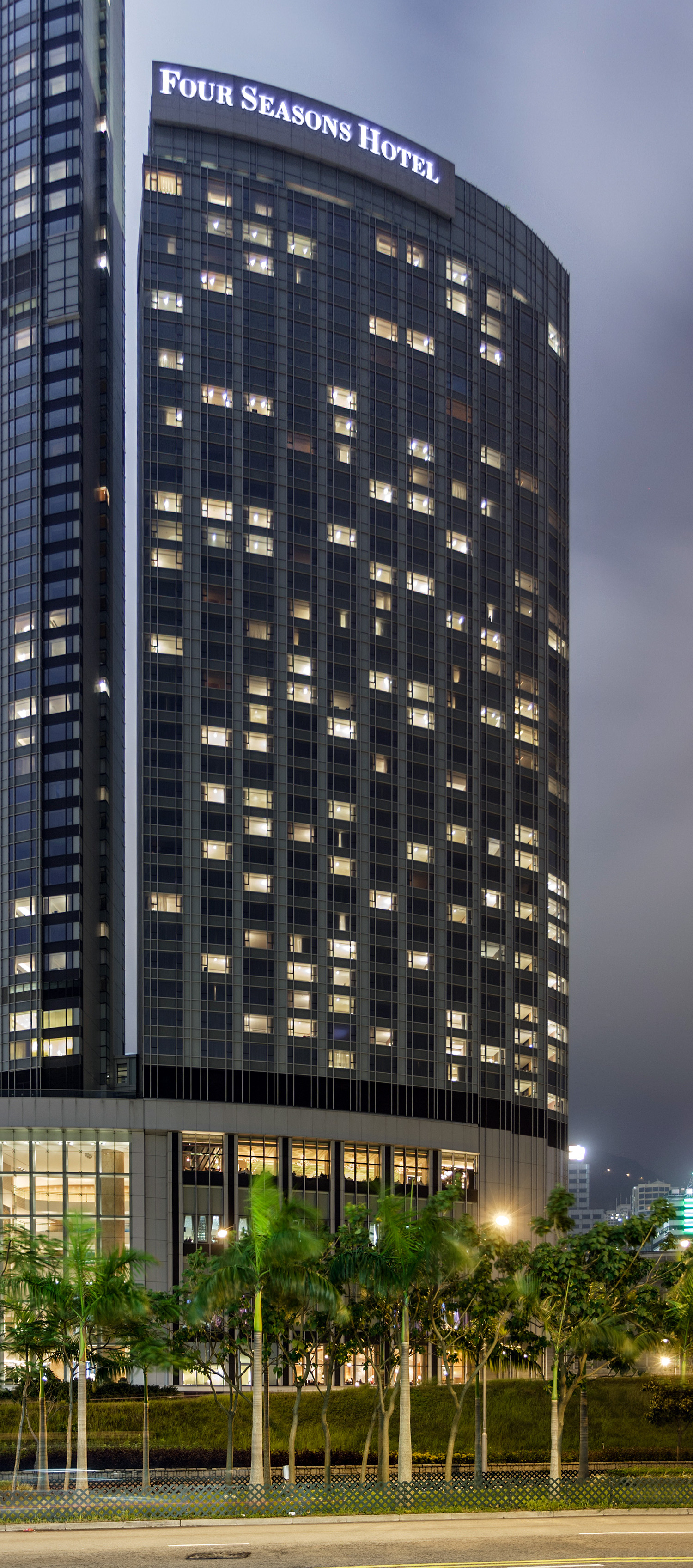 Four Seasons Hotel Hong Kong - View from the north 