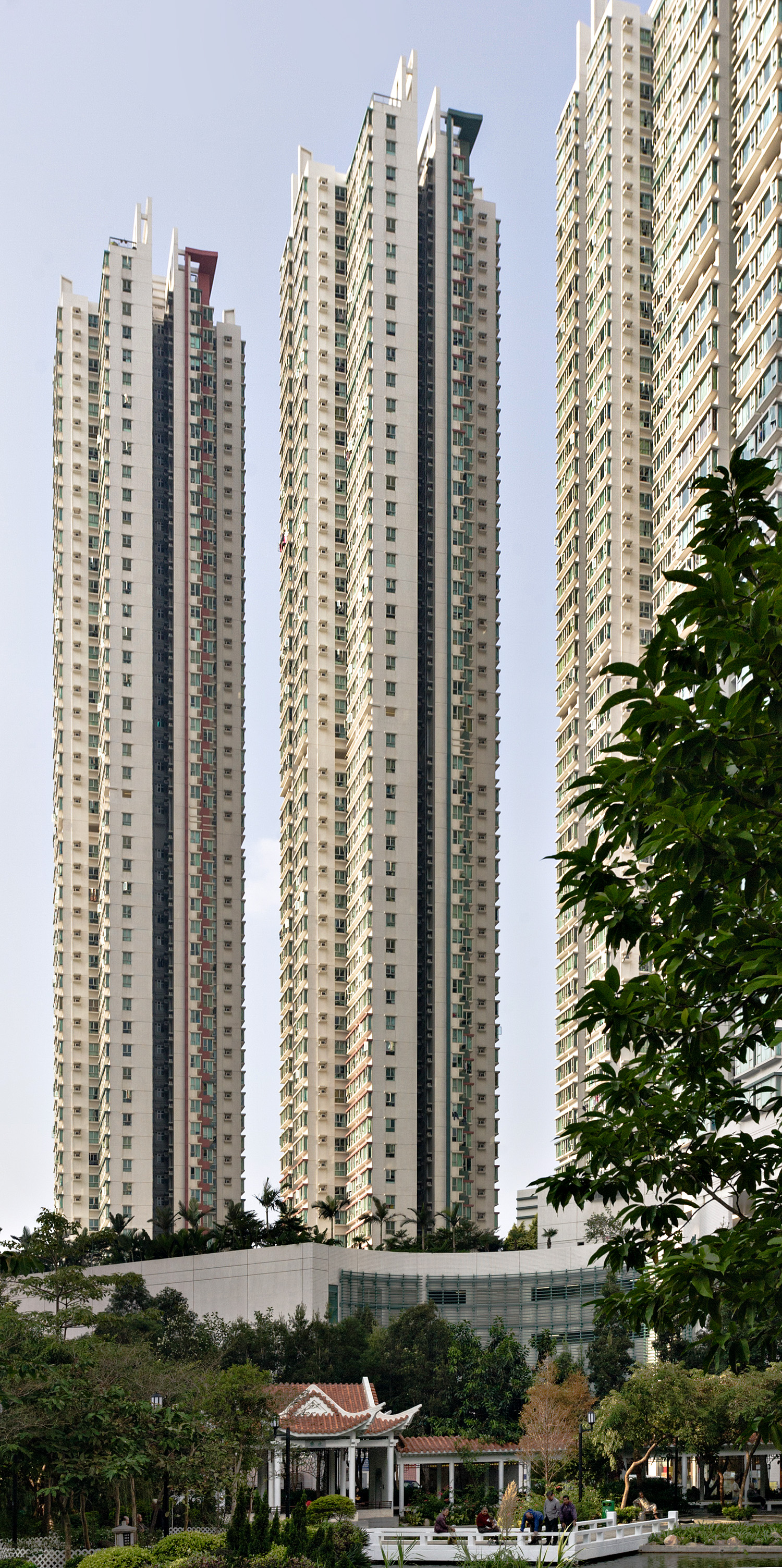 Metro Harbourview Tower 2 - View from the southeast 
