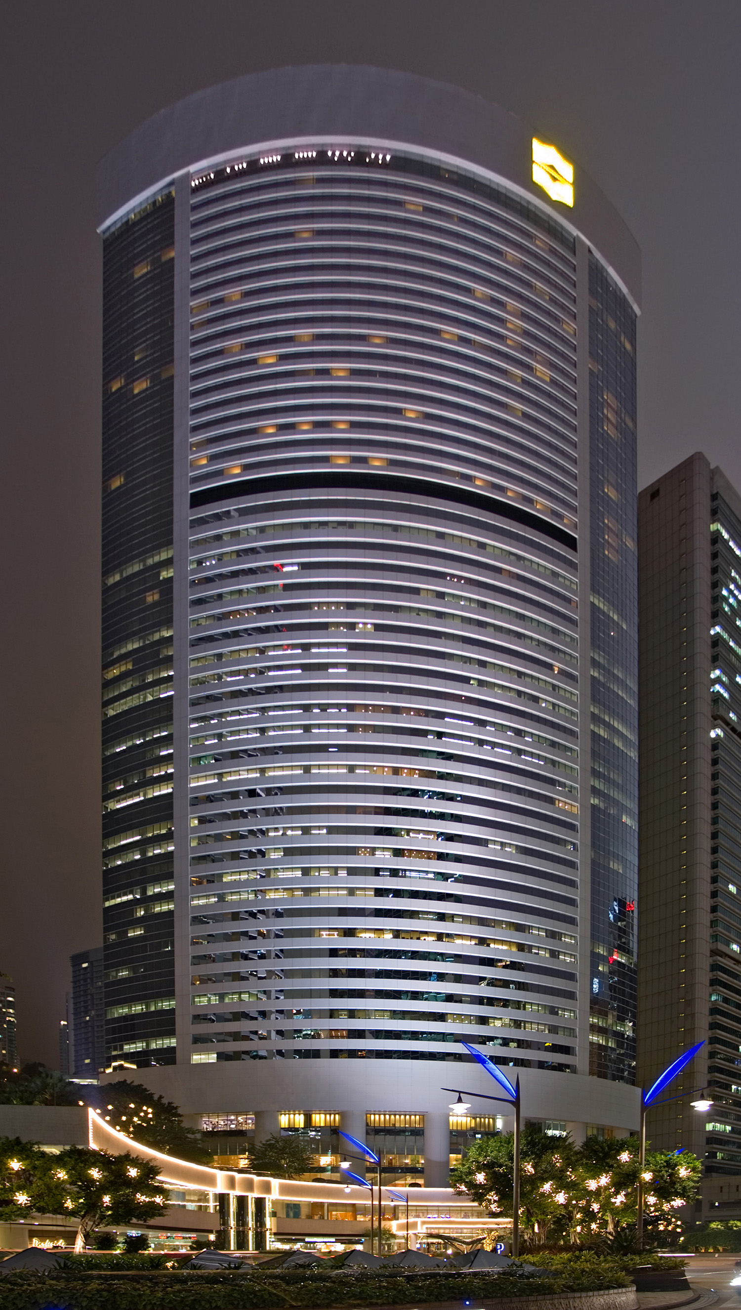 Shangri-La Hotel - Night view from Kowloon 