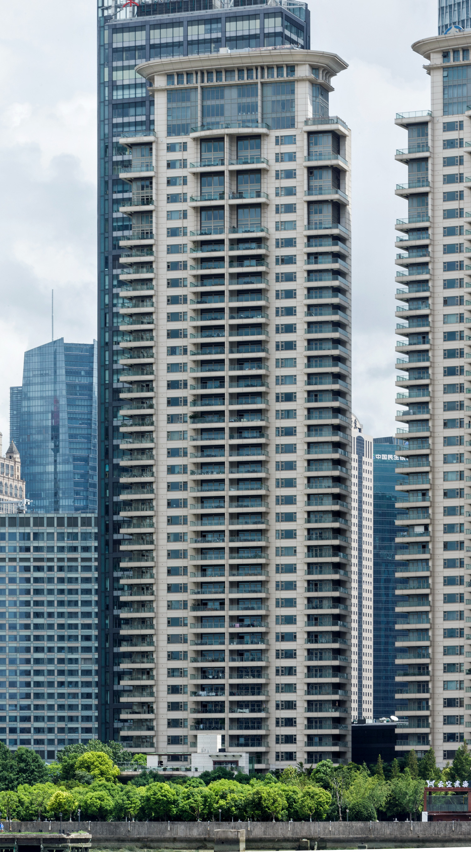 Tomson Riviera Garden Tower 1 - View across Huangpu River 