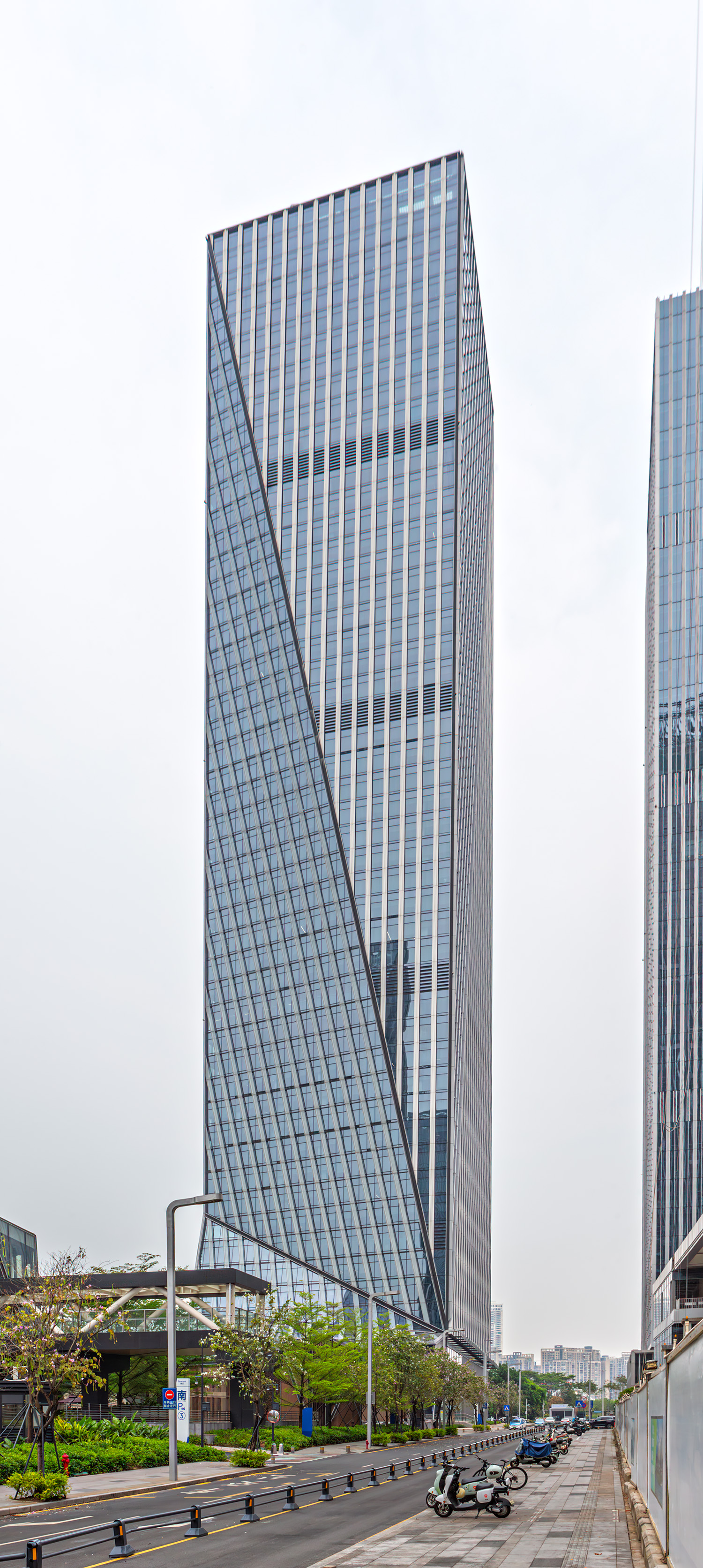 Qianhai Tencent Headquarters Tower 1 - View from the south&nbsp;