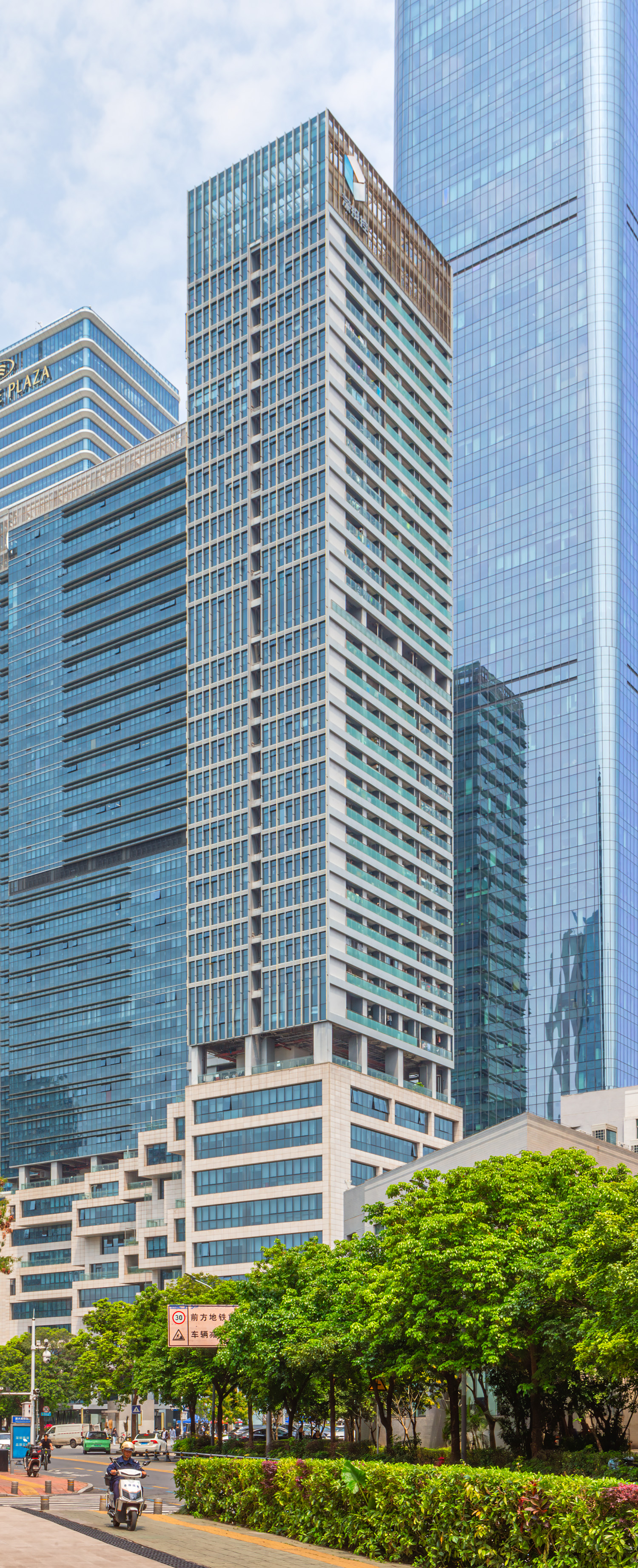 Shenzhen Investment Holdings Innovation World Tower A - View from the southwest 