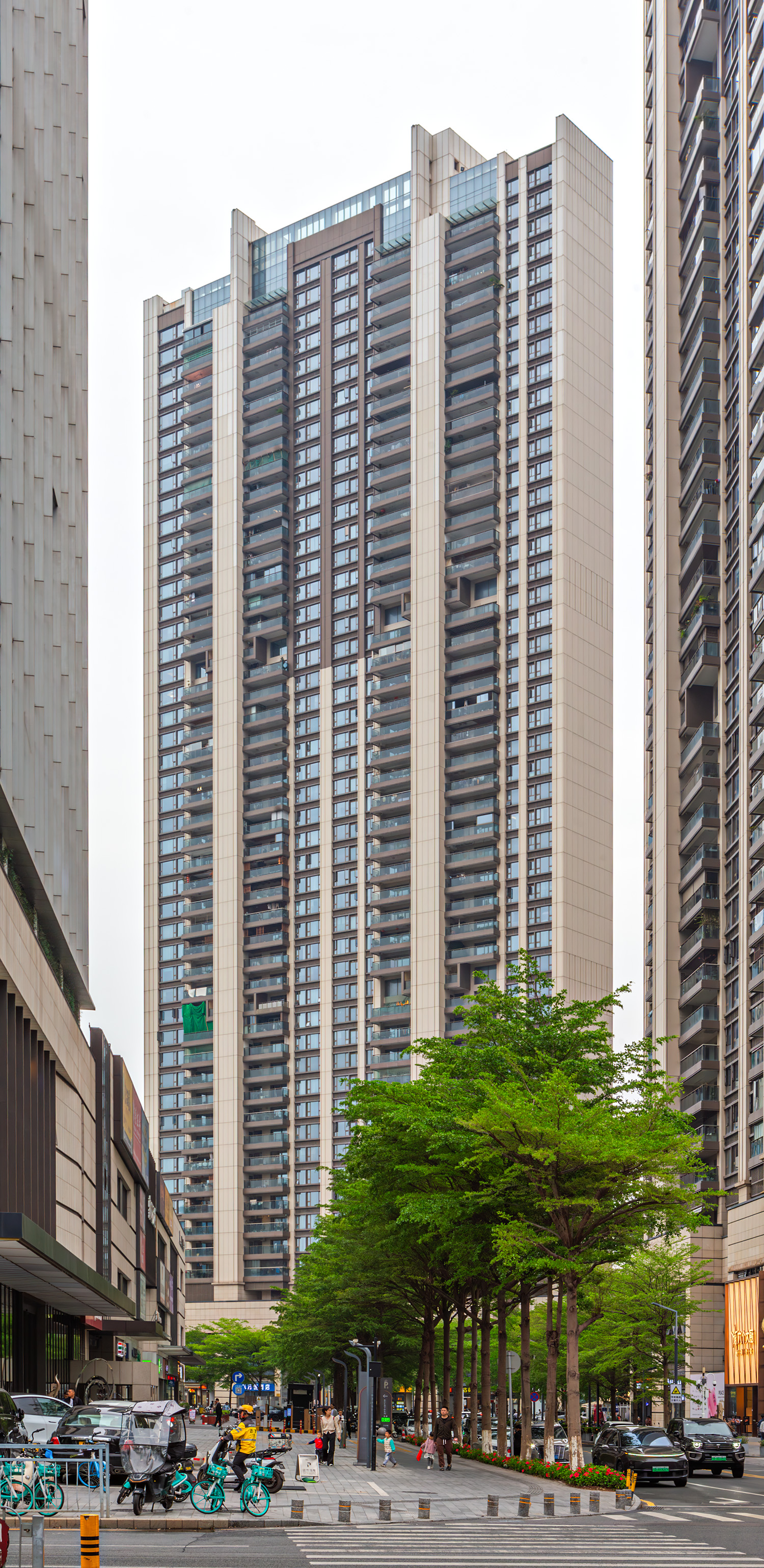 UNI-Center Tower 2 - View from the southeast 