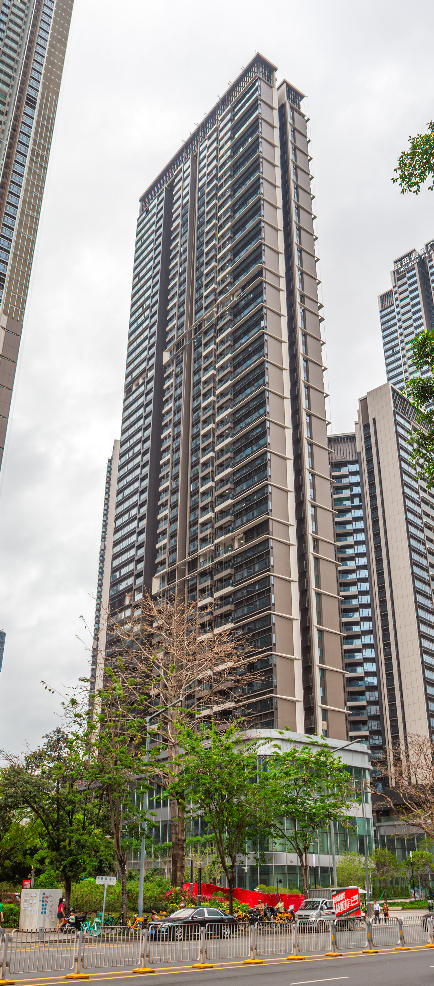 Yitian Rising World Phase II Tower 3 - Looking up 