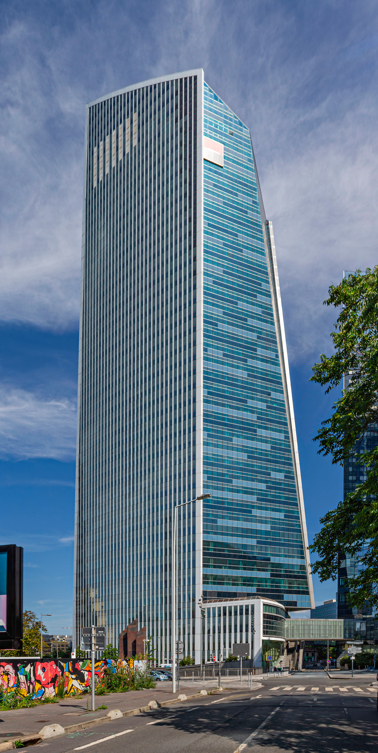 Tour Granite - View from the south 