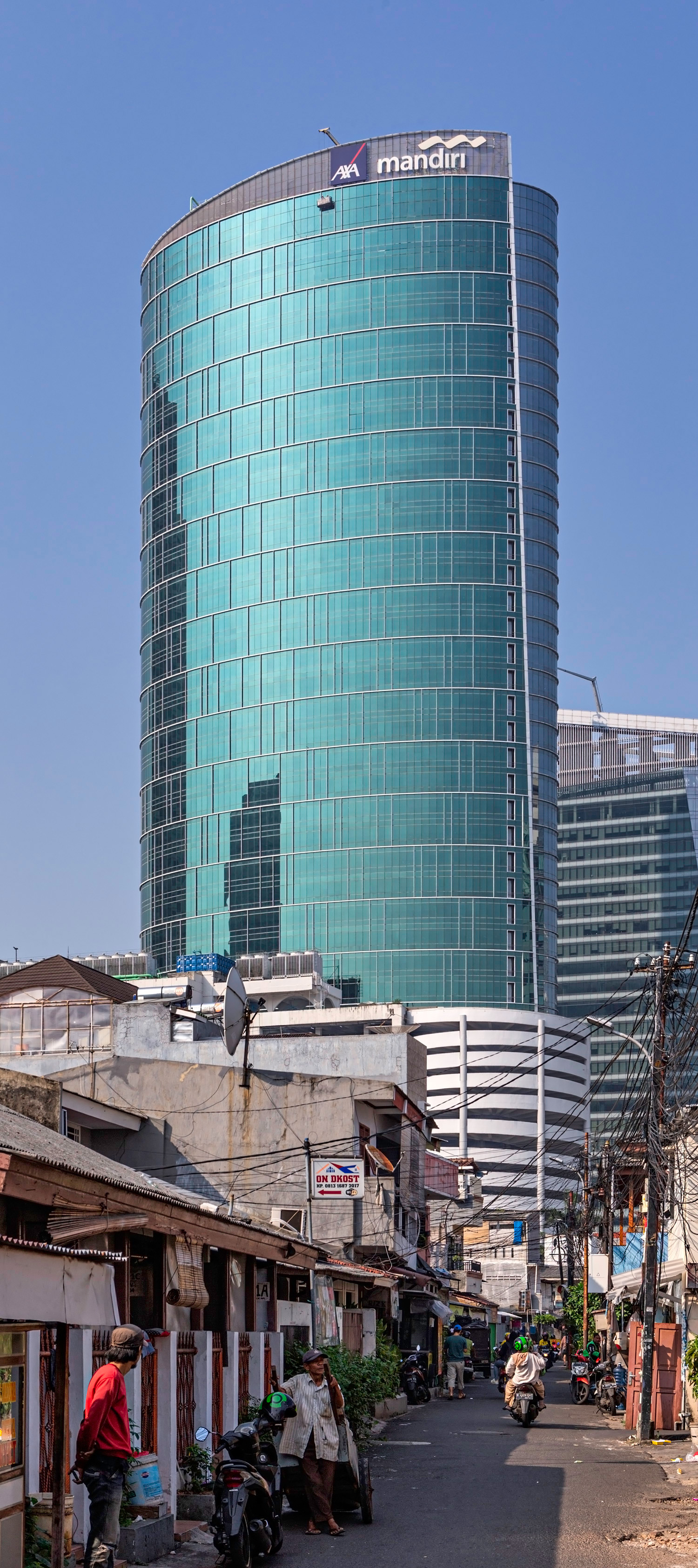 AXA Tower - View from the north 