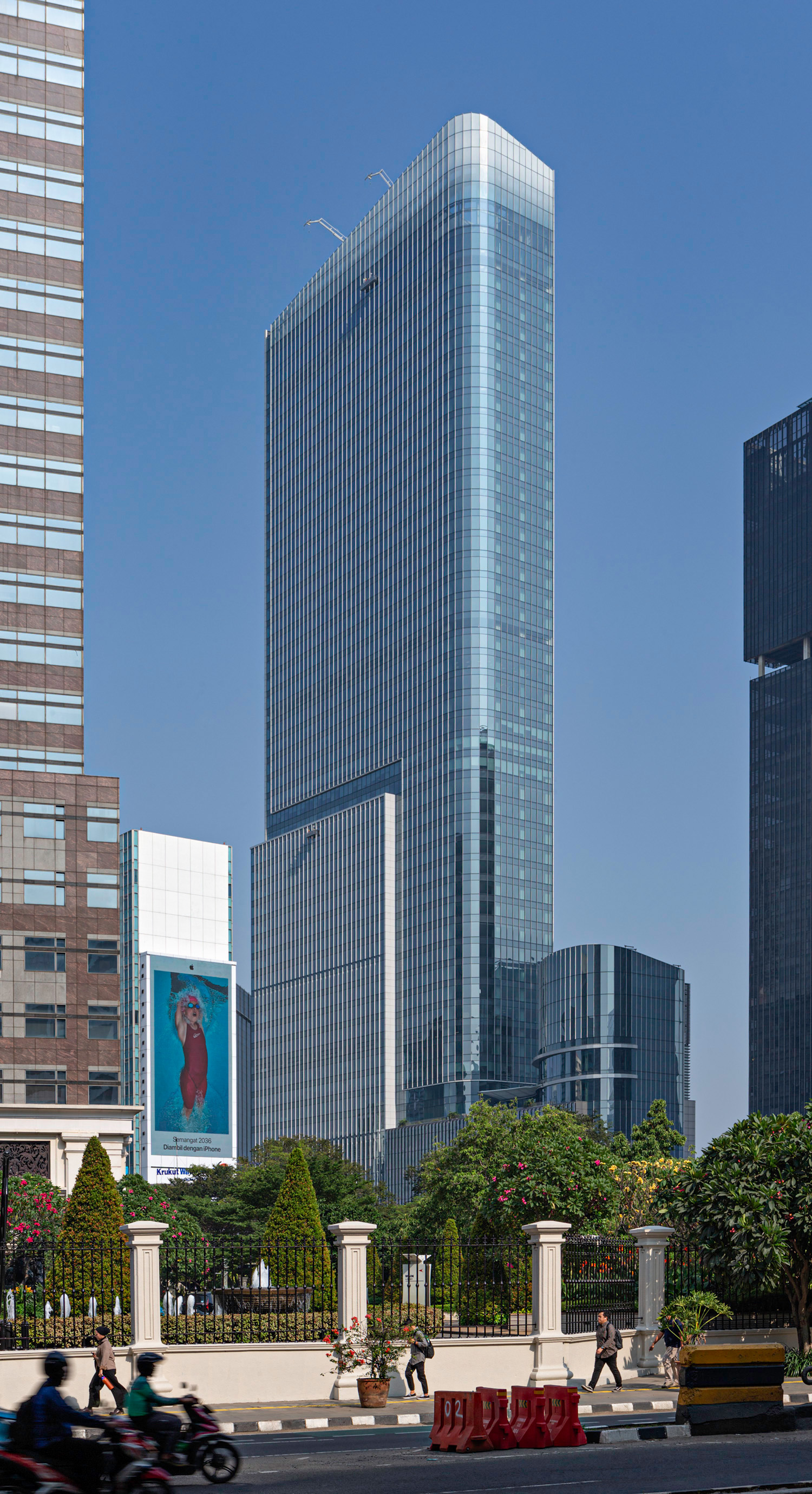 Mori Building - View from the east 