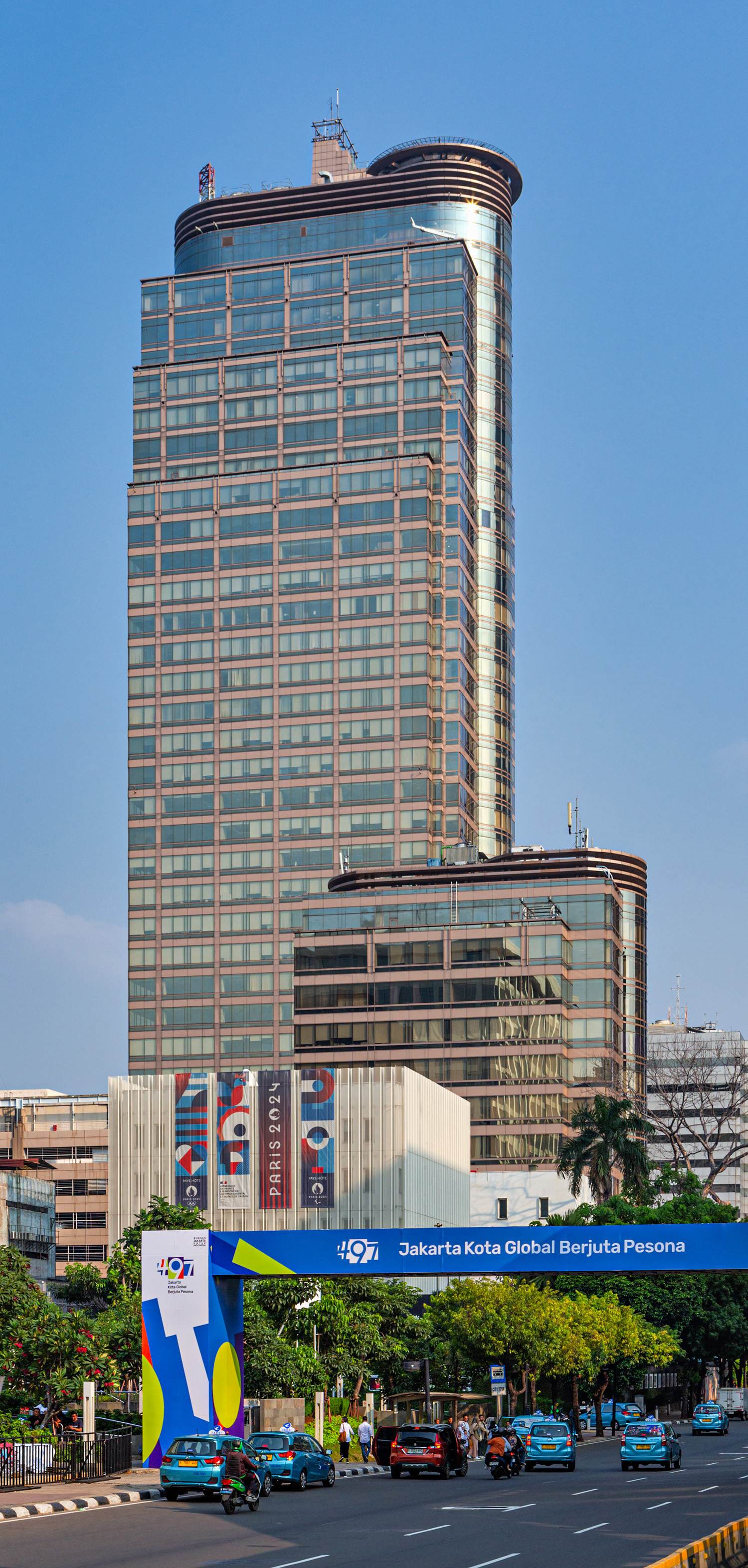 Plaza BII Tower II - View from the north 