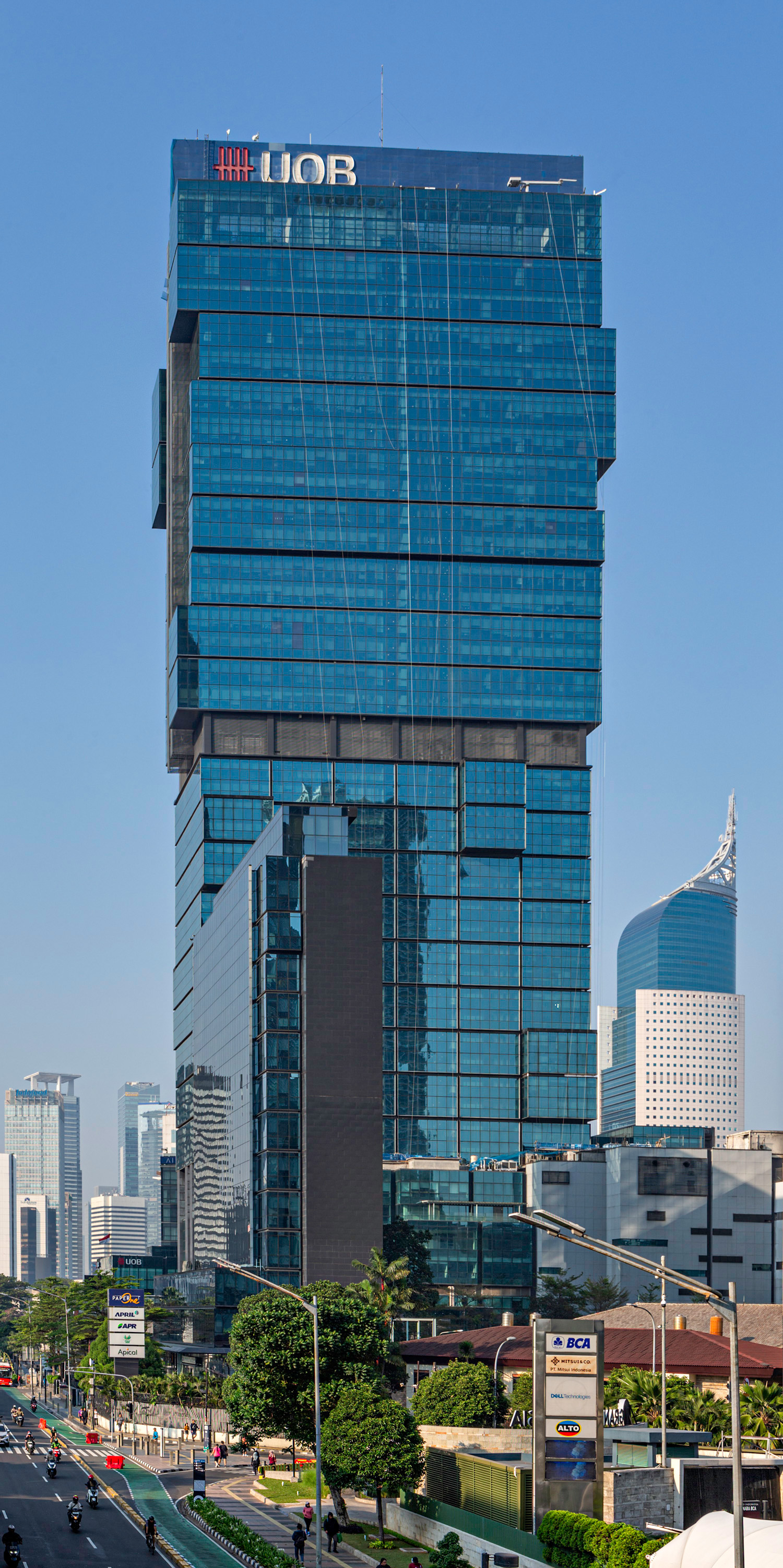 UOB Plaza - View from the north 