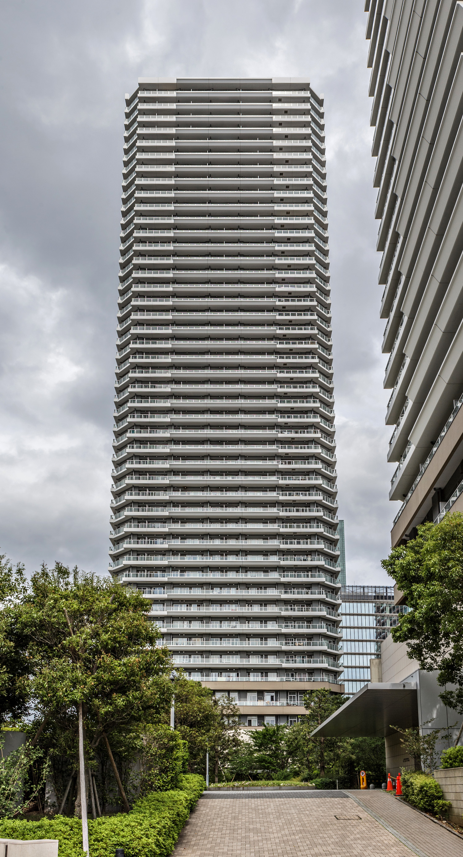 Lieto Court Musashi-Kosugi East Tower - View from the west 