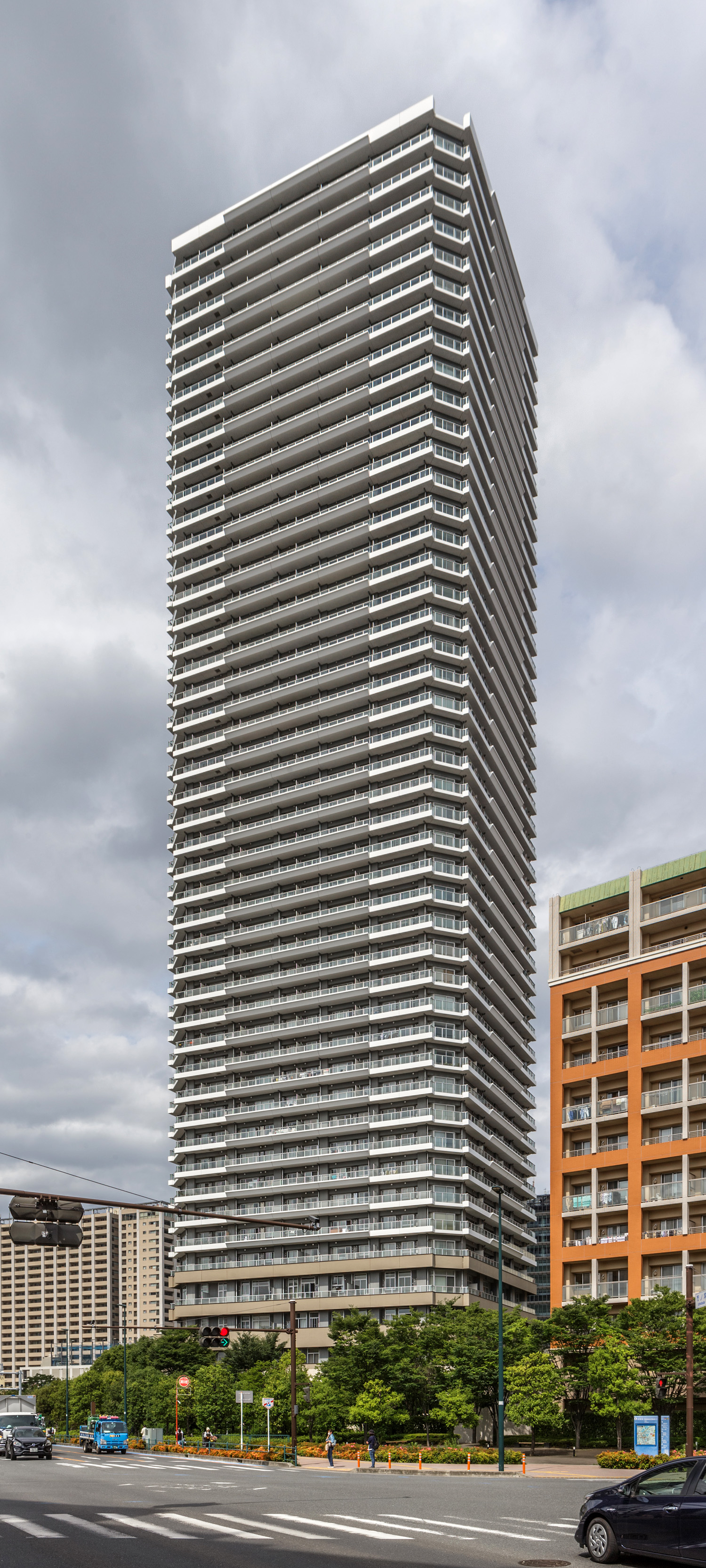 Lieto Court Musashi-Kosugi West Tower - View from the southwest 