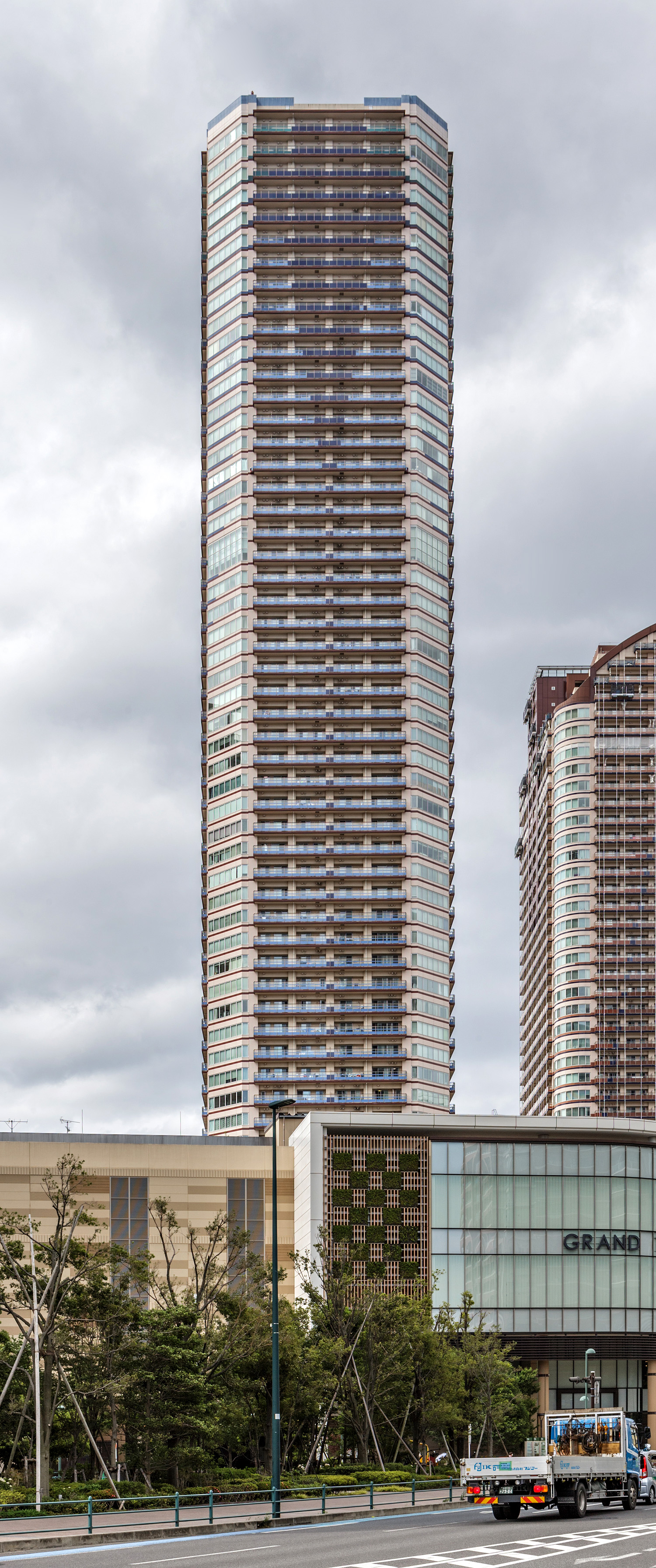 Park City Musashi-Kosugi Mid Sky Tower - View from the south 