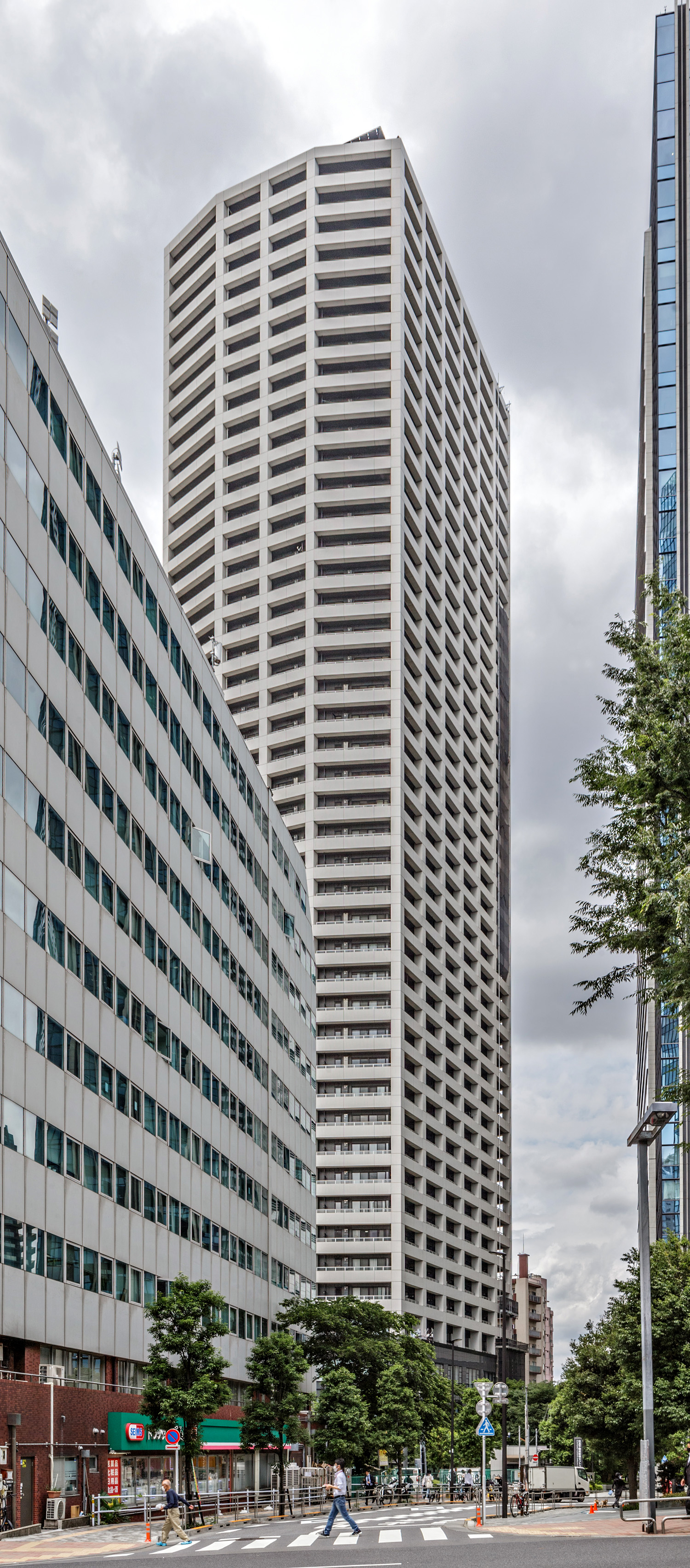 Concieria Nishi-Shinjuku Towers West - View from the southeast 