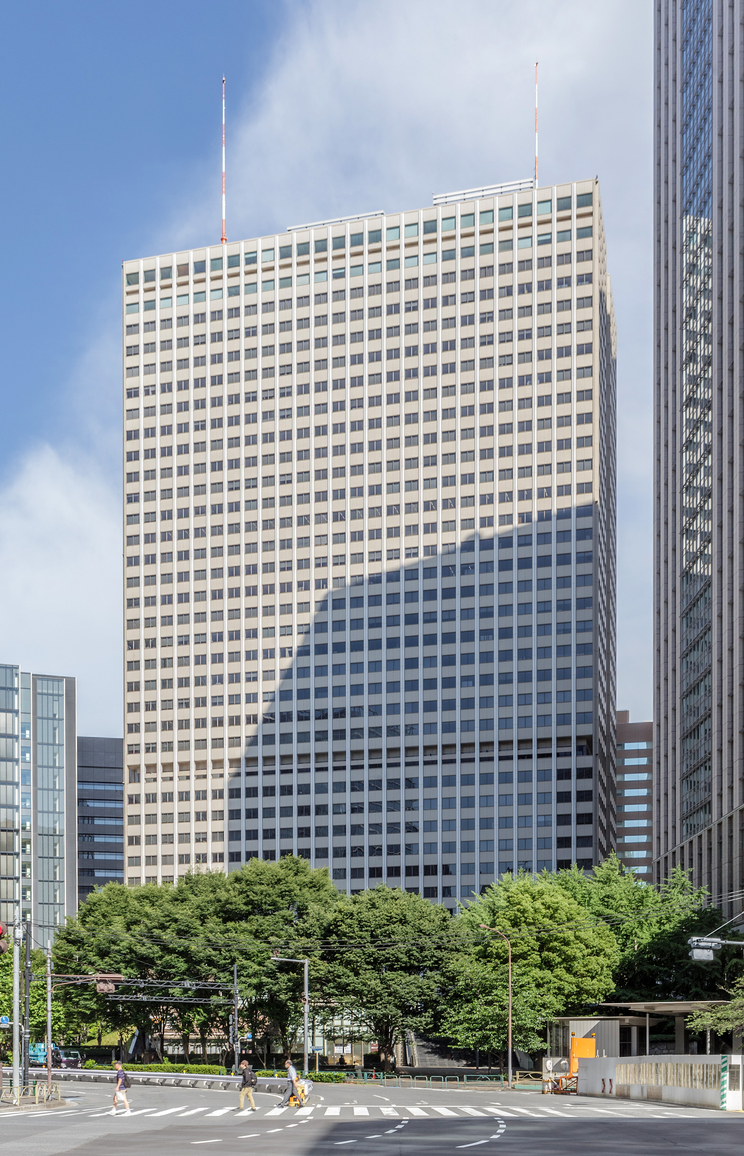 Kasumigaseki Building - View from the east 