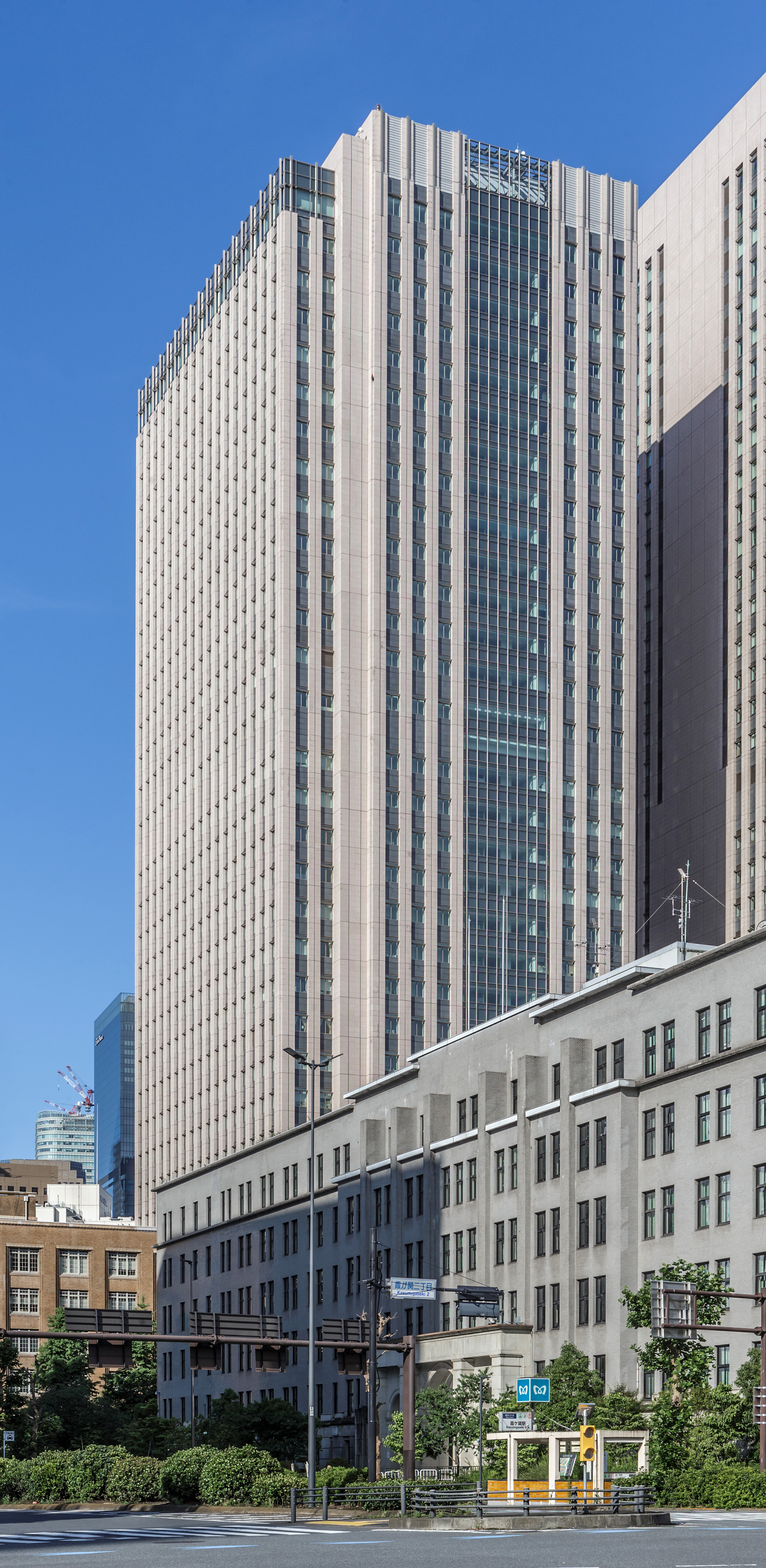 Kasumigaseki Common Gate East Building - View from the northeast 