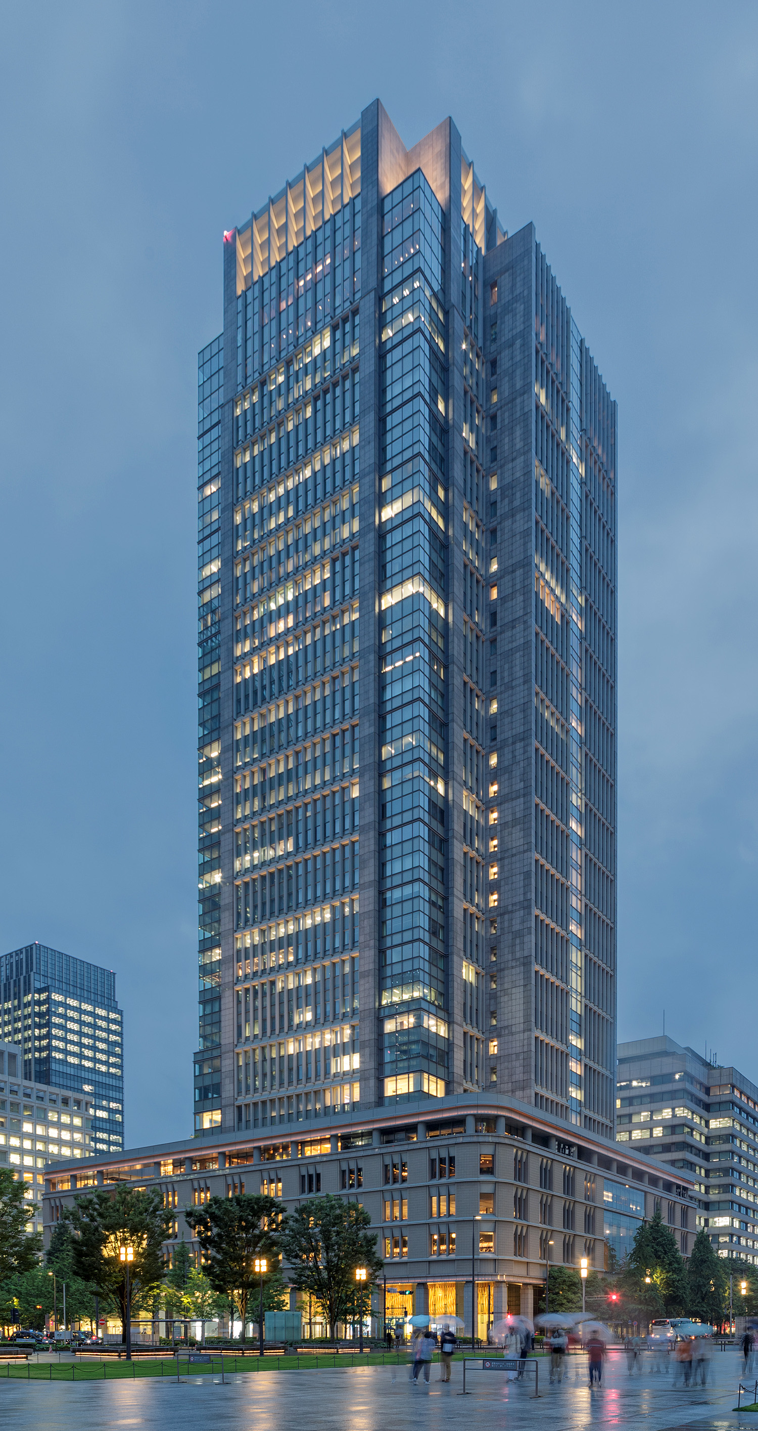 Marunouchi Building - View from the east 