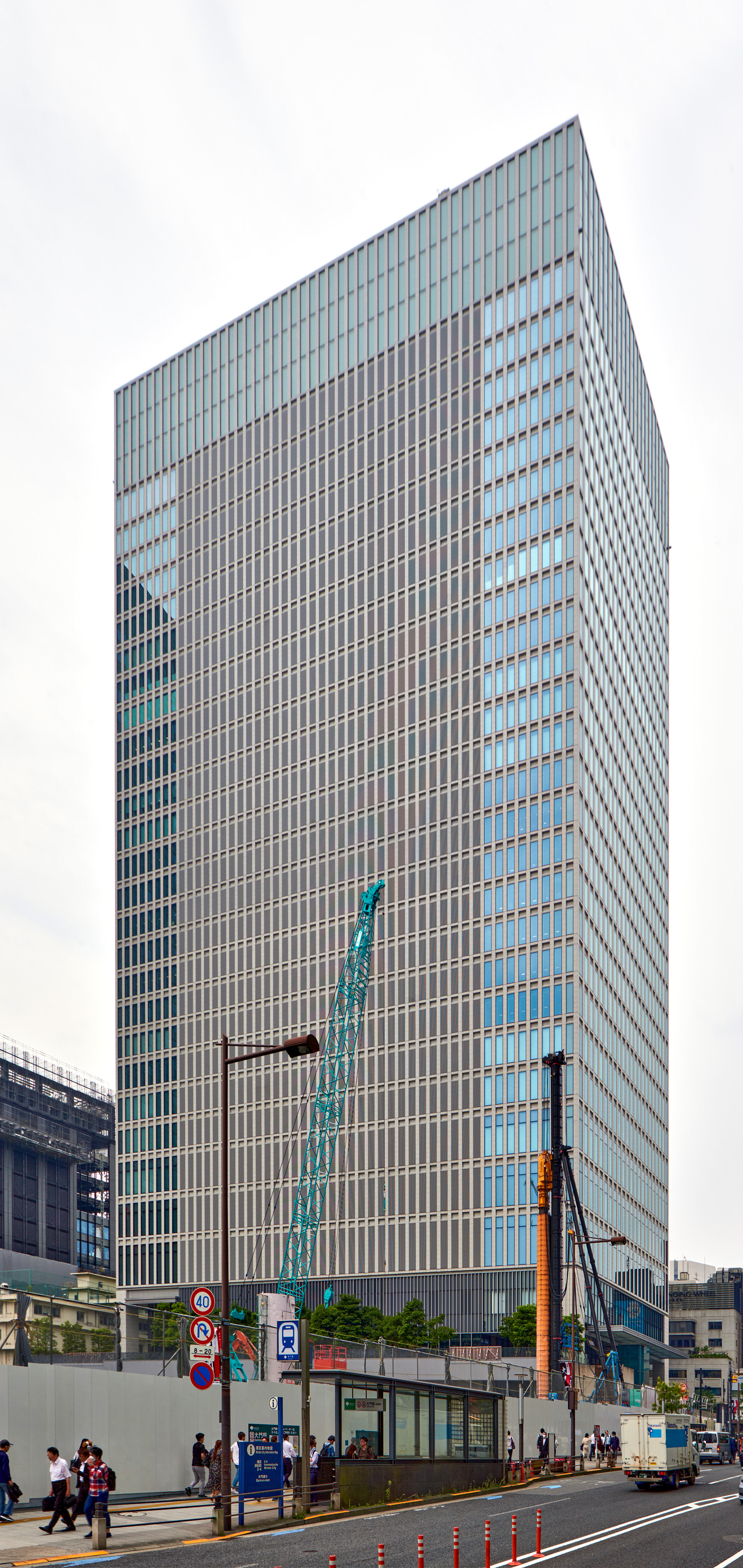 Nissei Hamamatsucho Crea Tower - View from the east 