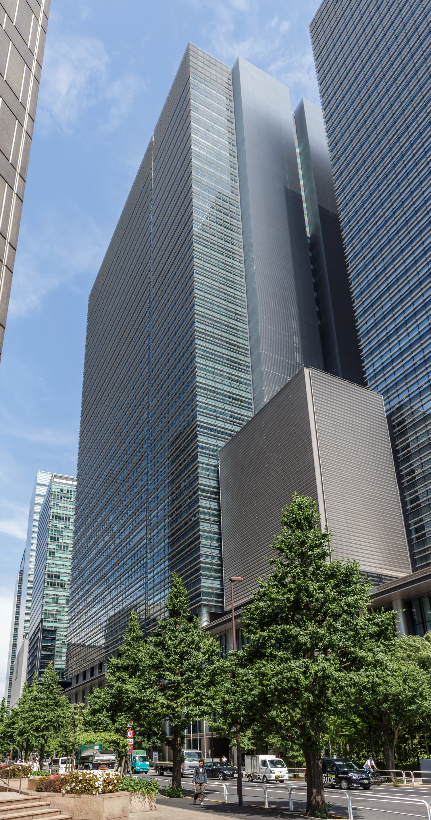 Otemachi Place West Tower - View from the southeast 