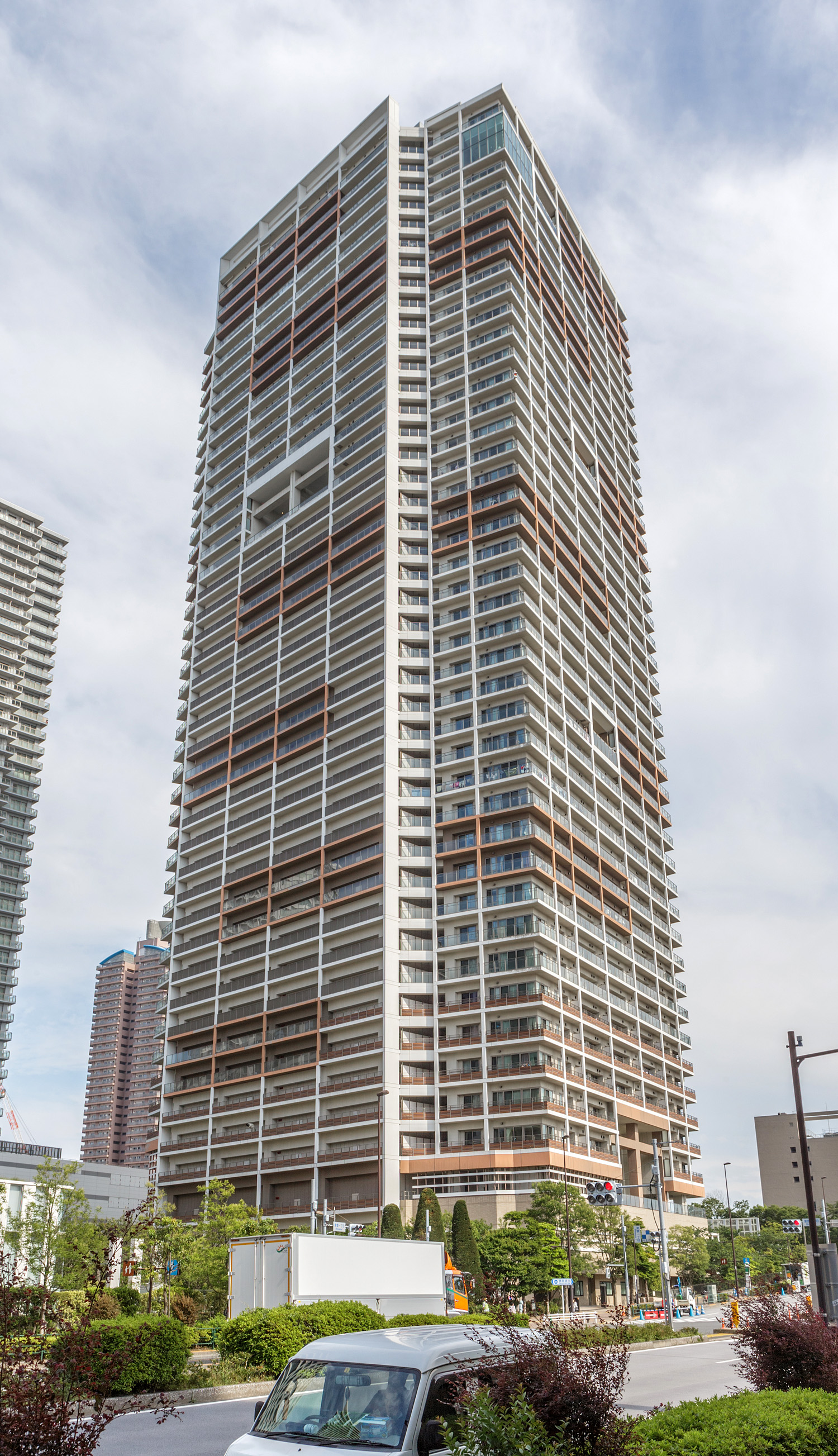 Park Tower Shinonome - View from the northeast 