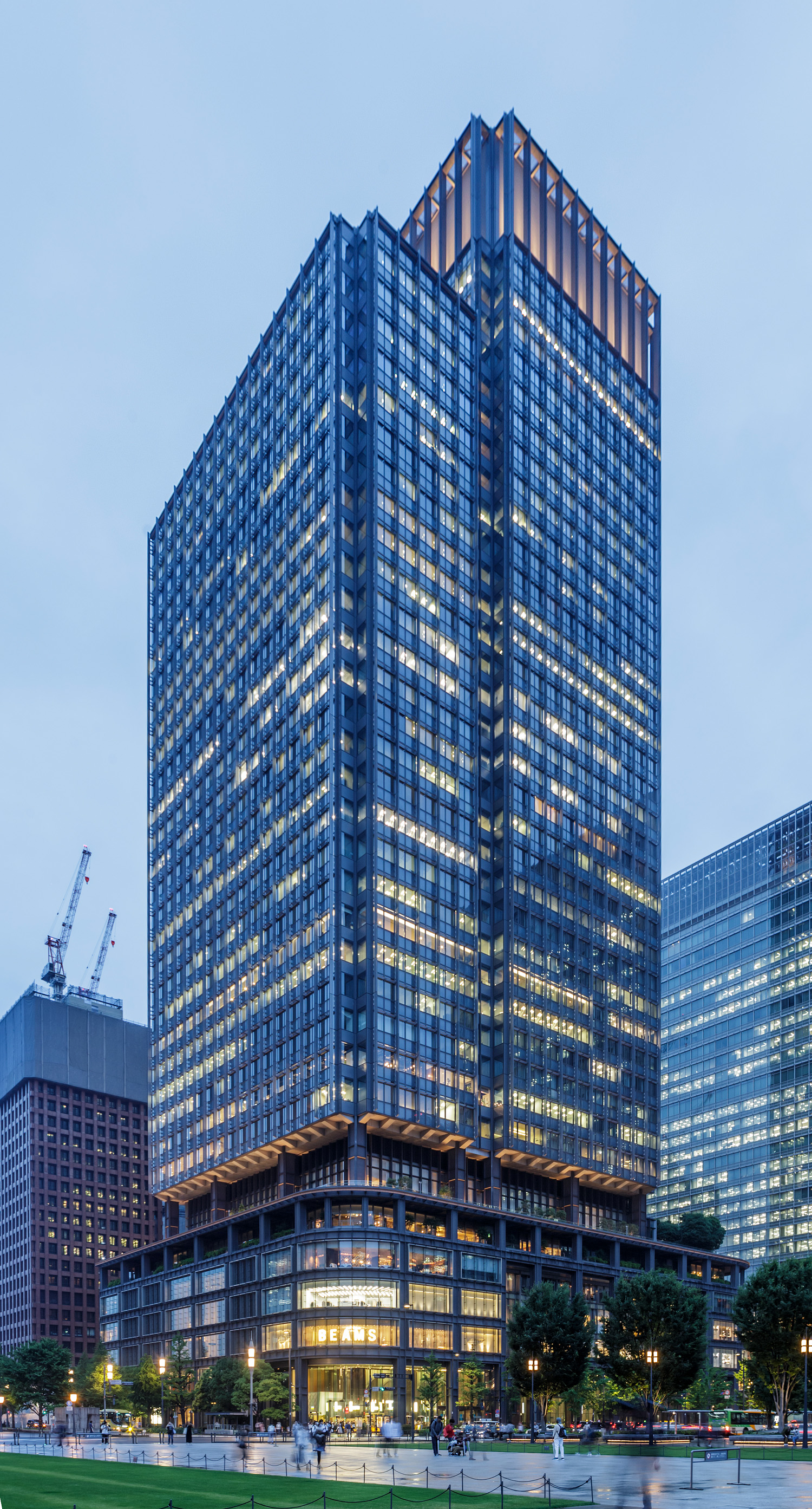 Shin-Marunouchi Building - View from the southeast 
