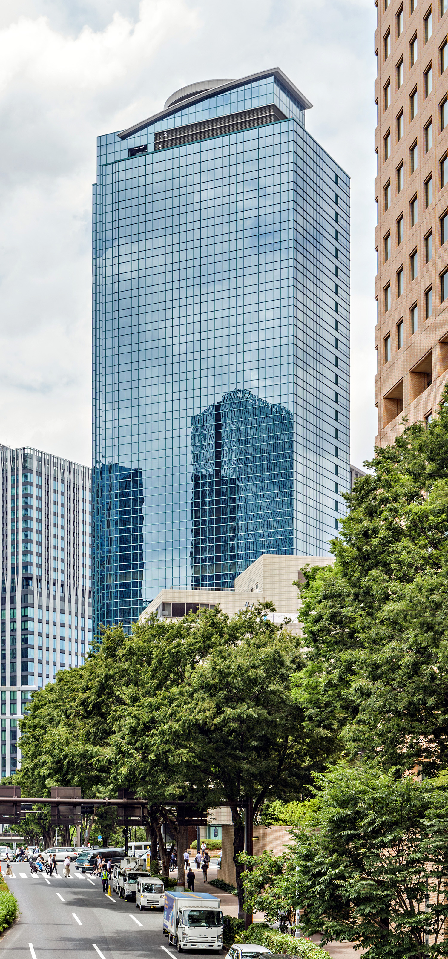 Shinjuku Oak Tower - View from the south 