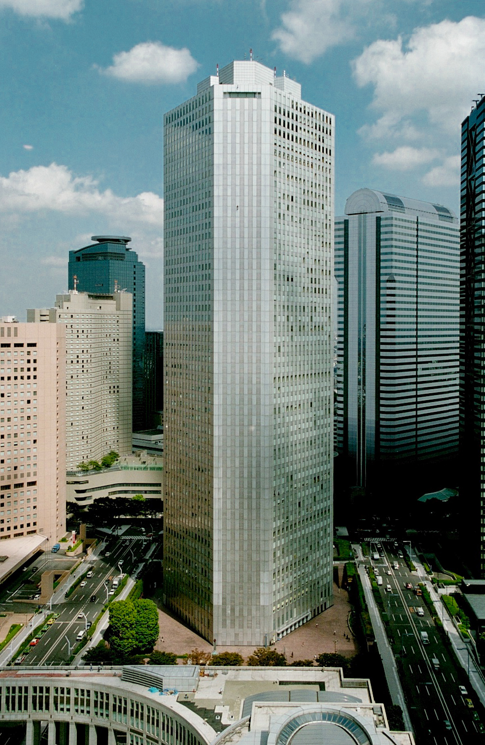 Shinjuku Sumitomo Building - View from Shinjuku NS Building 