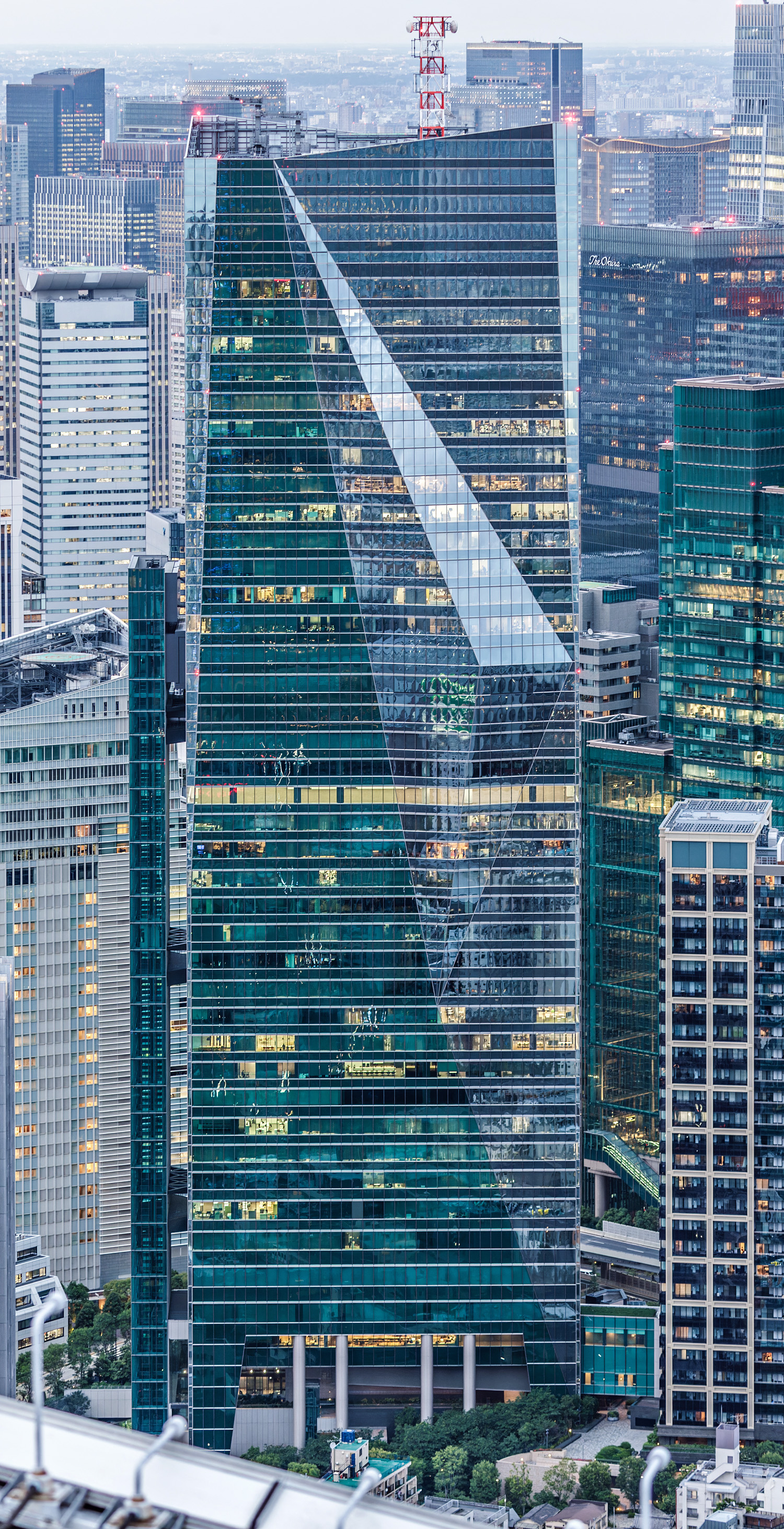 Sumitomo Fudosan Roppongi Grand Tower - View from Roppongi Hills Mori Tower 