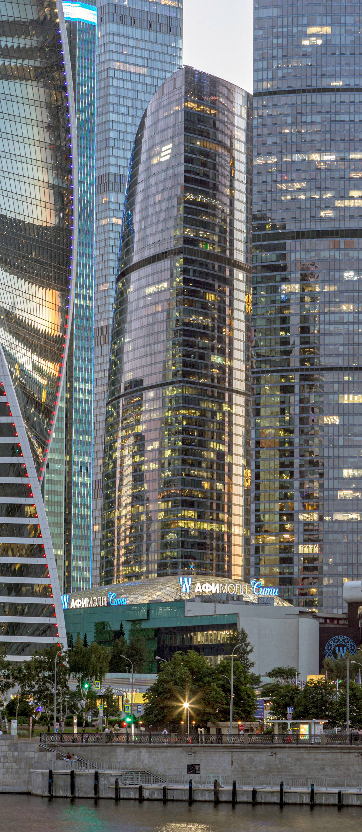 Federation Tower - Zapad Tower - Night view across the Moskwa 