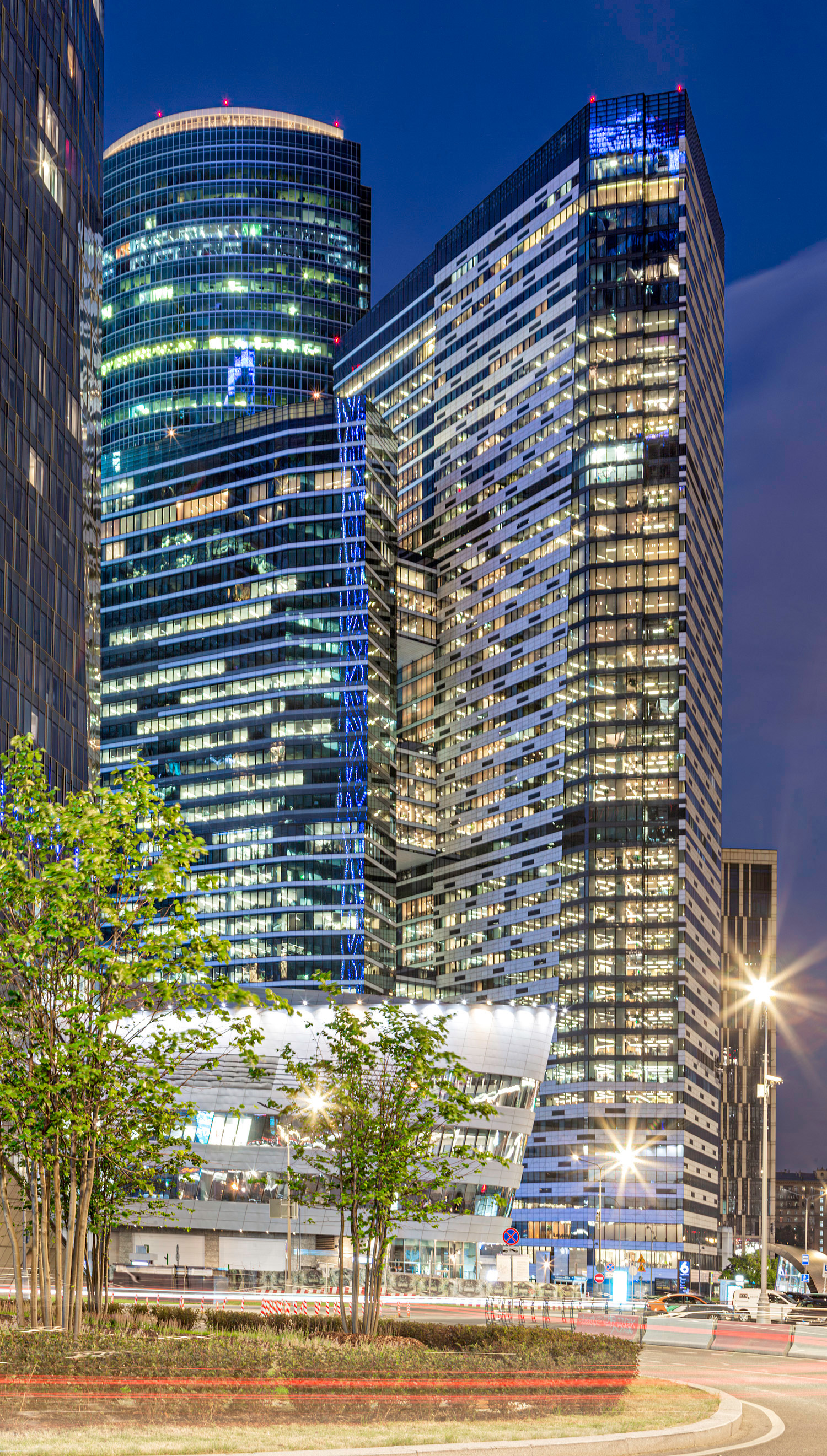 IQ-Quarter Tower 2 - Night view from the north 