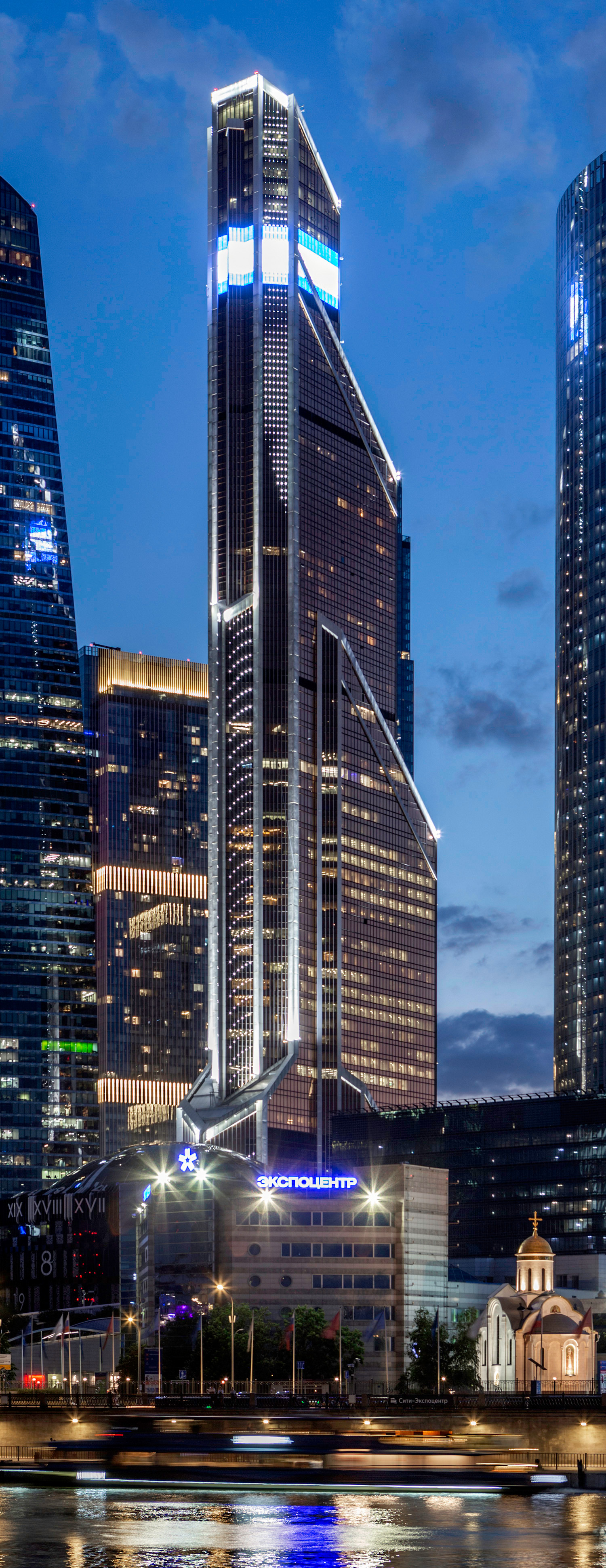 Mercury City Tower - Night view across the Moskwa 