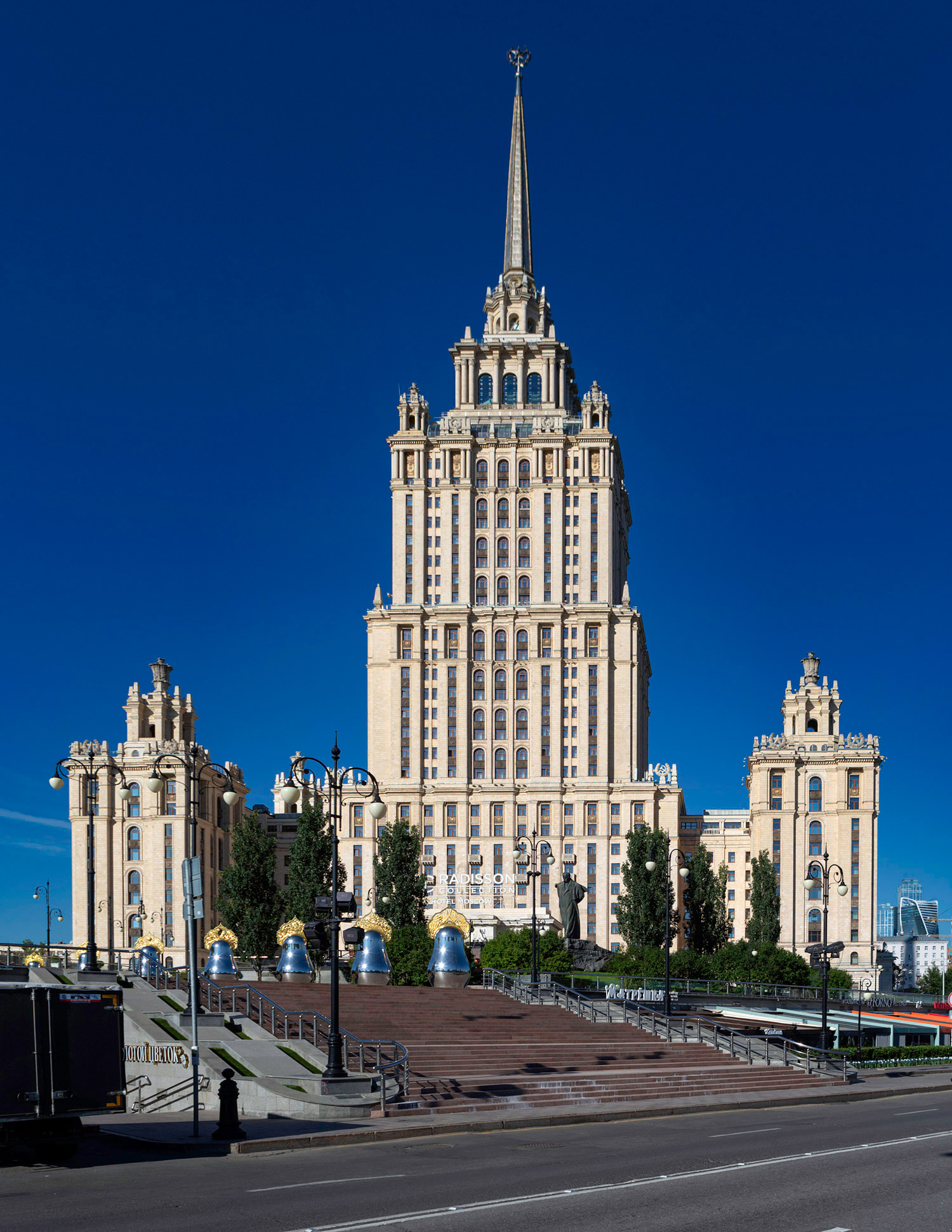 Radisson Royal Hotel - View from the east 