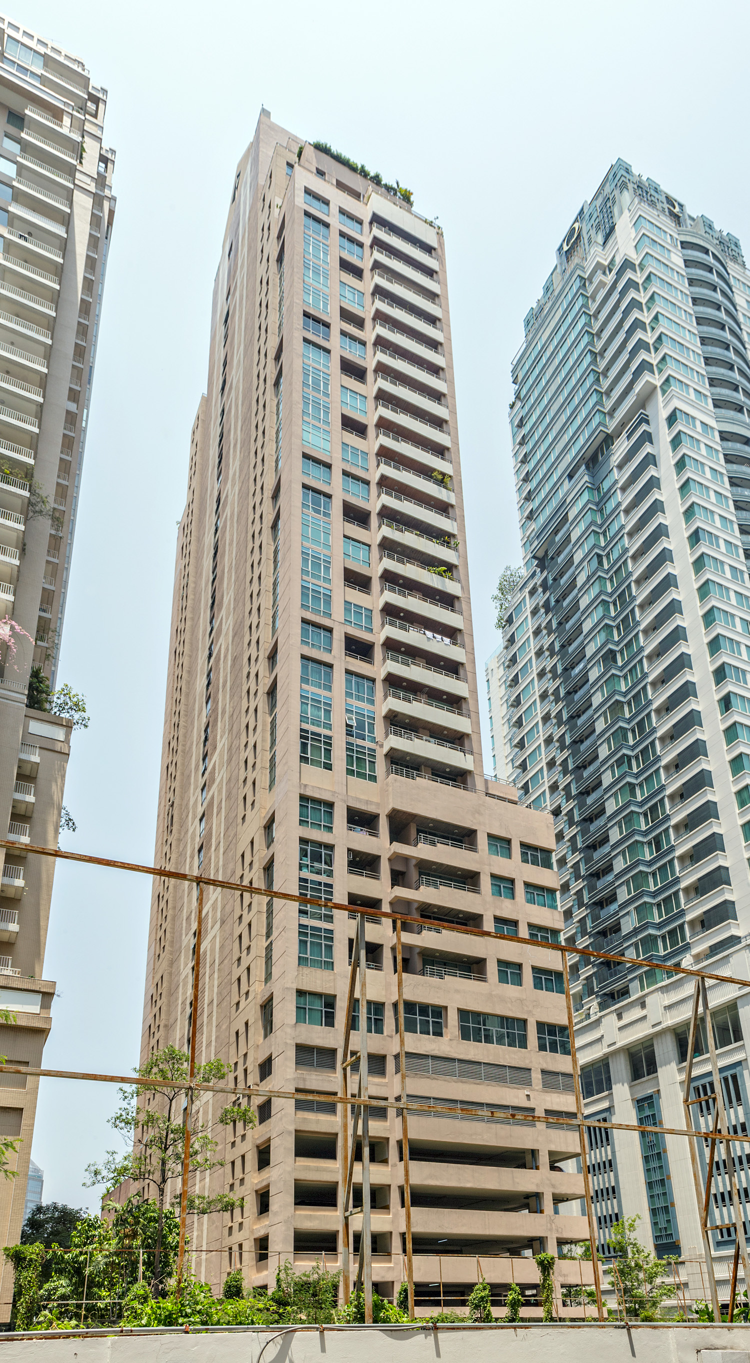 Grand Langsuan Condominium - View from Soi Mahatlek Luang 2 