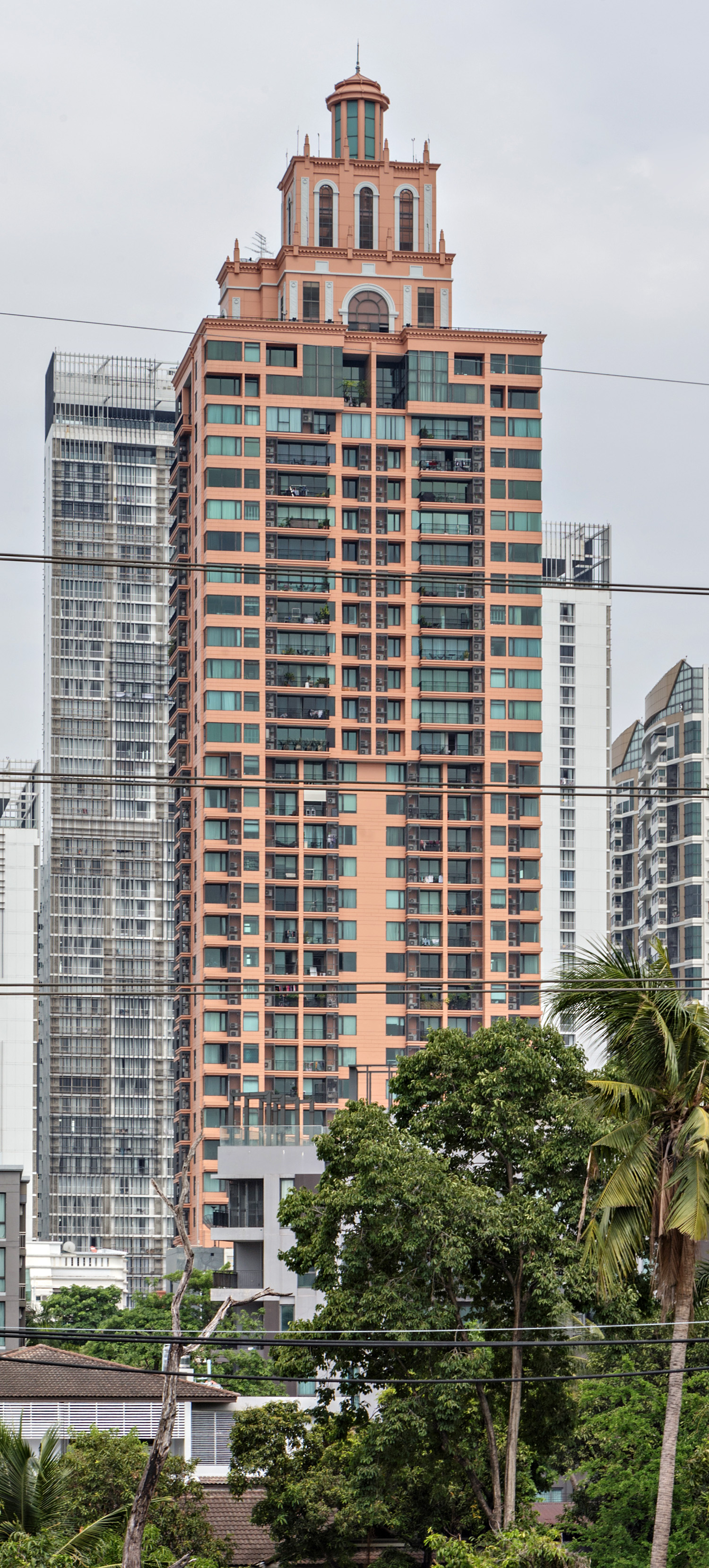 The Aguston Tower A - View from Ratchadaphisek Road 