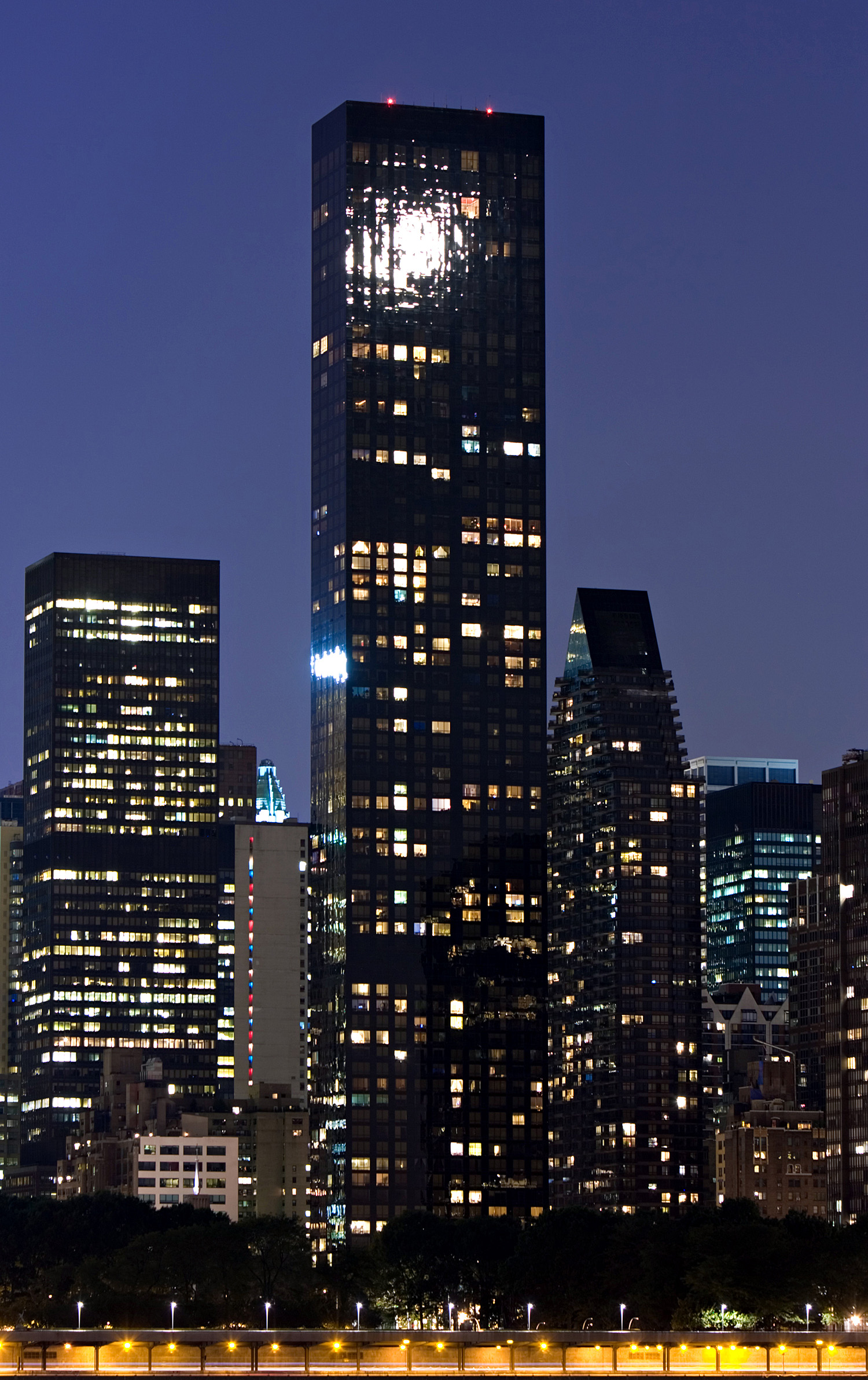 Trump World Tower - Moon reflection 